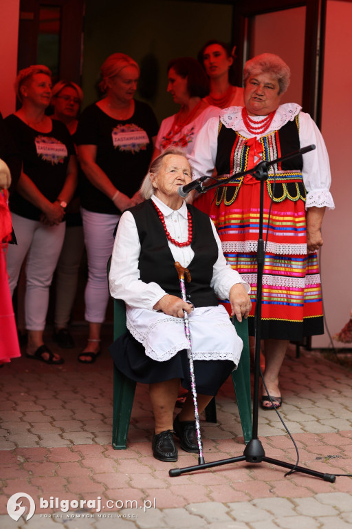 Uroczysty korowód z wieńcami dożynkowymi, Msza święta i wspólne świętowanie w Goraju