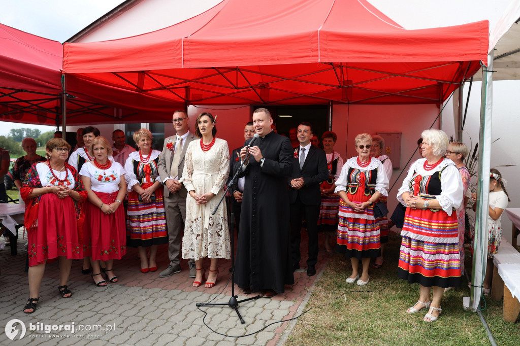 Uroczysty korowód z wieńcami dożynkowymi, Msza święta i wspólne świętowanie w Goraju