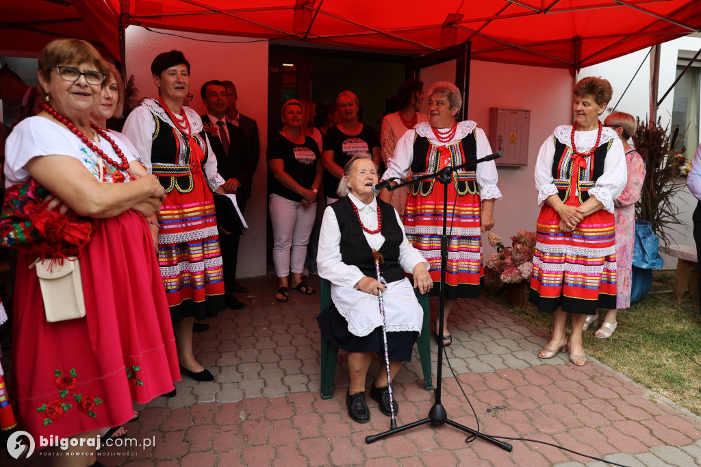 Uroczysty korowód z wieńcami dożynkowymi, Msza święta i wspólne świętowanie w Goraju