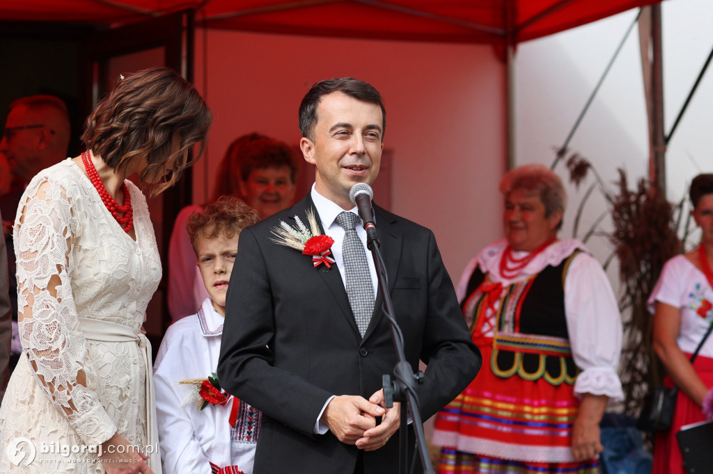 Uroczysty korowód z wieńcami dożynkowymi, Msza święta i wspólne świętowanie w Goraju