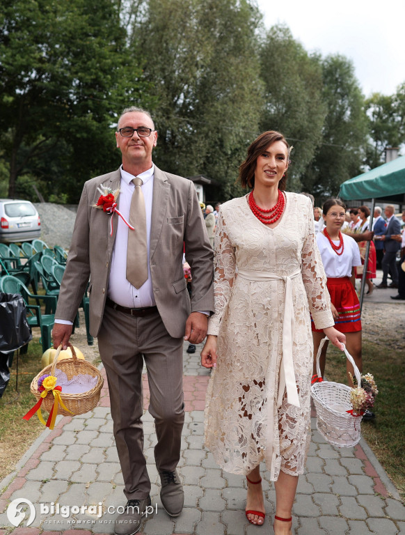 Uroczysty korowód z wieńcami dożynkowymi, Msza święta i wspólne świętowanie w Goraju
