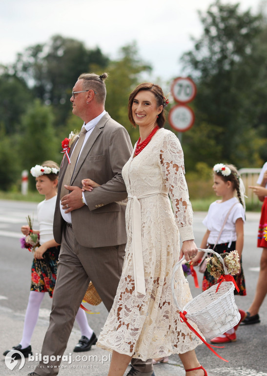 Uroczysty korowód z wieńcami dożynkowymi, Msza święta i wspólne świętowanie w Goraju