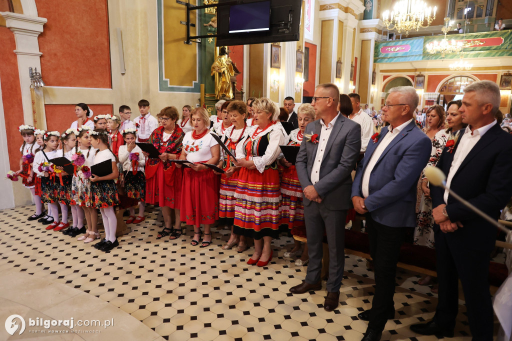 Uroczysty korowód z wieńcami dożynkowymi, Msza święta i wspólne świętowanie w Goraju