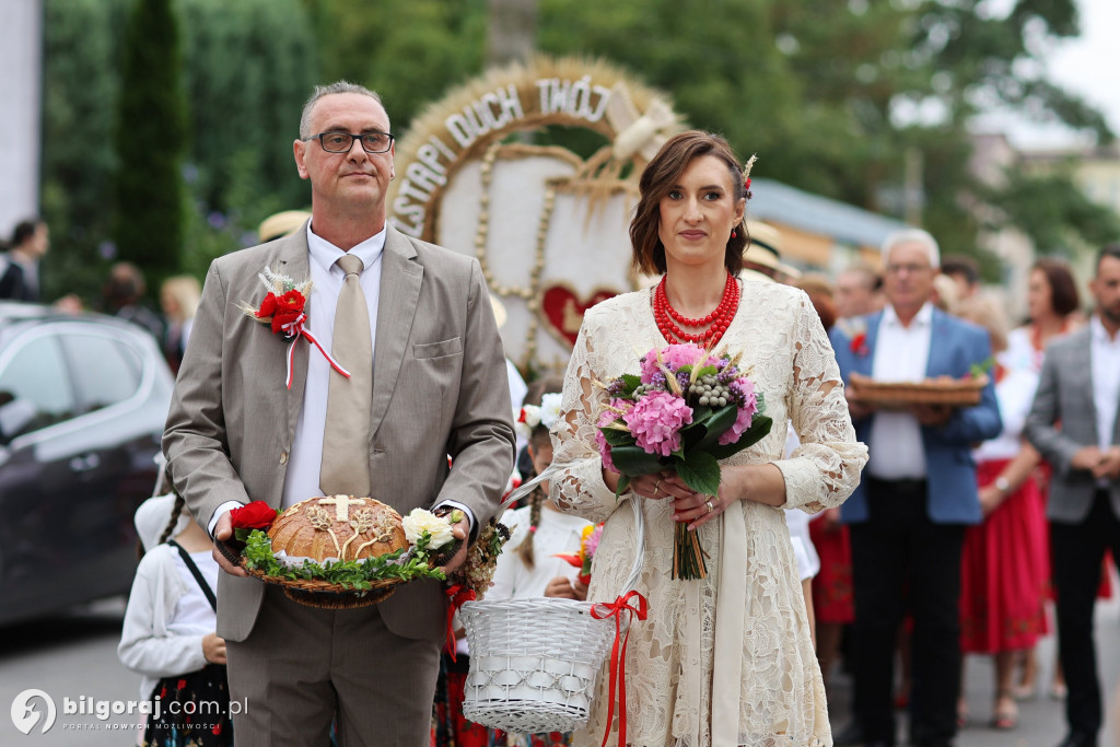 Uroczysty korowód z wieńcami dożynkowymi, Msza święta i wspólne świętowanie w Goraju