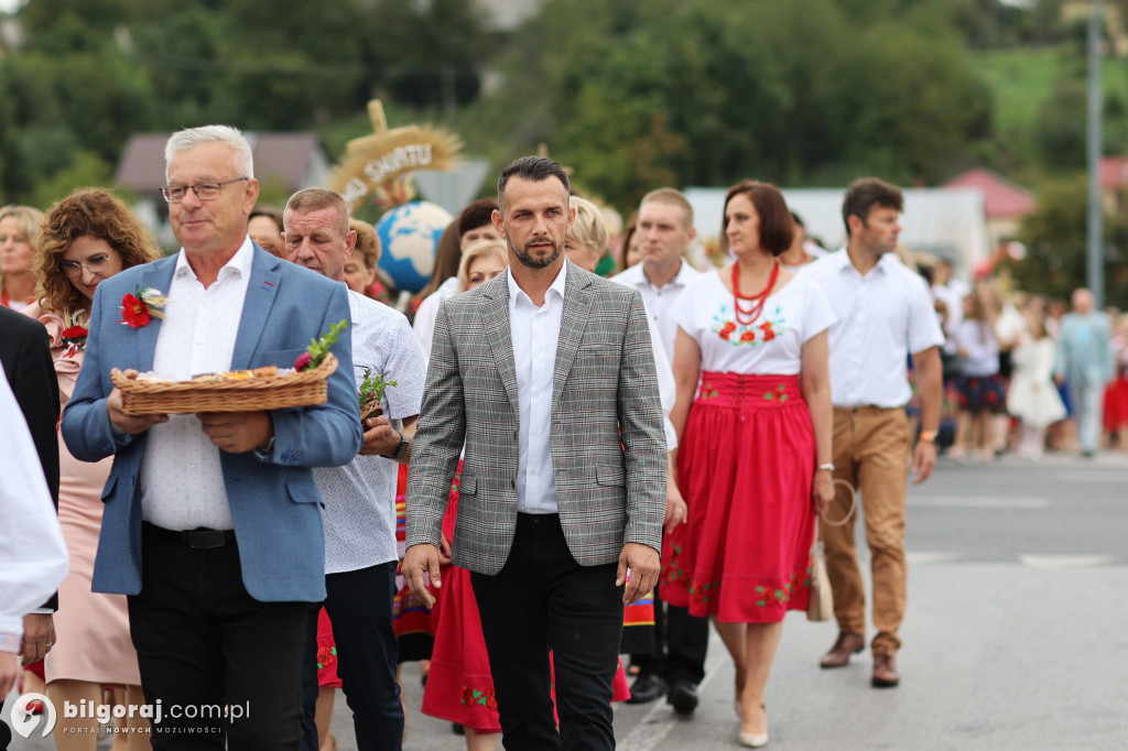 Uroczysty korowód z wieńcami dożynkowymi, Msza święta i wspólne świętowanie w Goraju