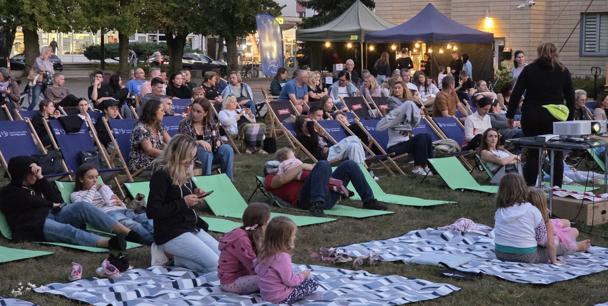 Niezapomniane wieczory pod chmurką: Kino plenerowe w Biłgoraju
