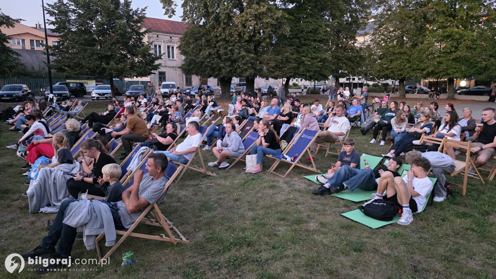 Niezapomniane wieczory pod chmurką: Kino plenerowe w Biłgoraju