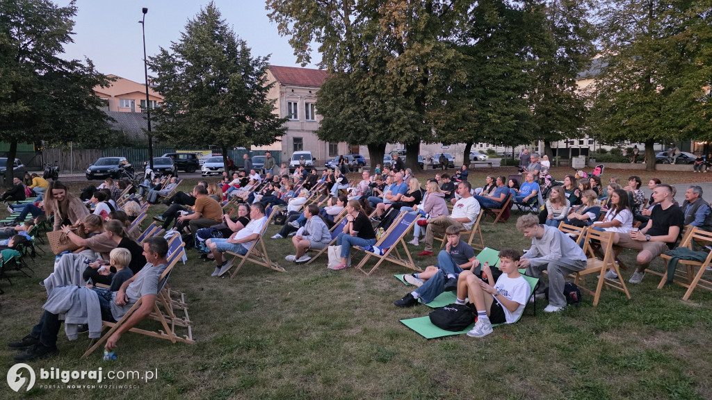 Niezapomniane wieczory pod chmurką: Kino plenerowe w Biłgoraju