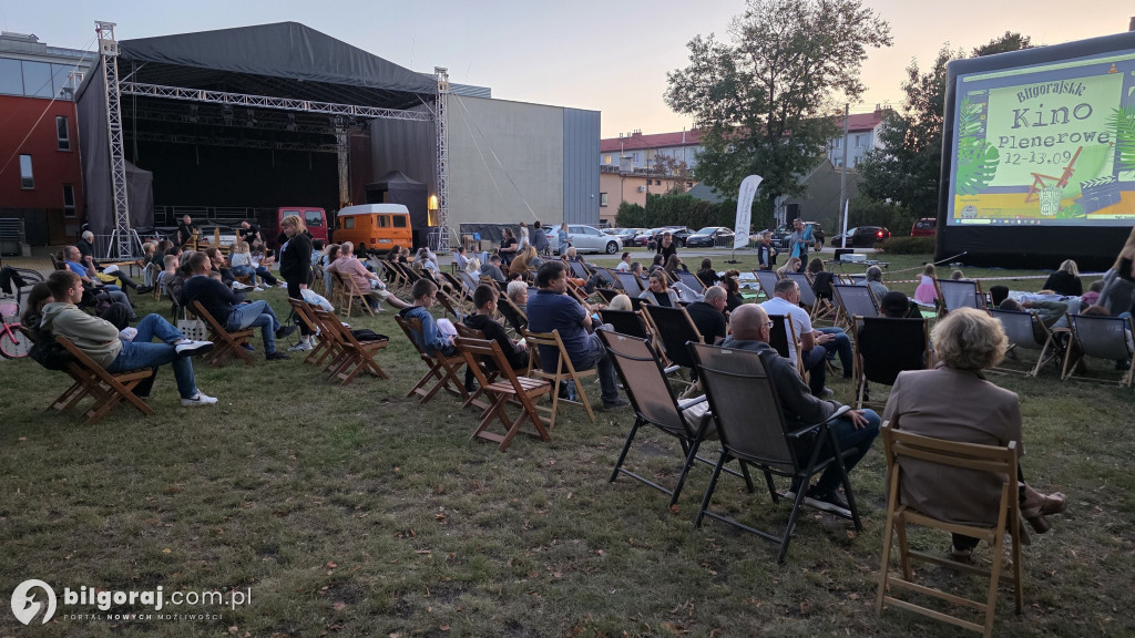 Niezapomniane wieczory pod chmurką: Kino plenerowe w Biłgoraju