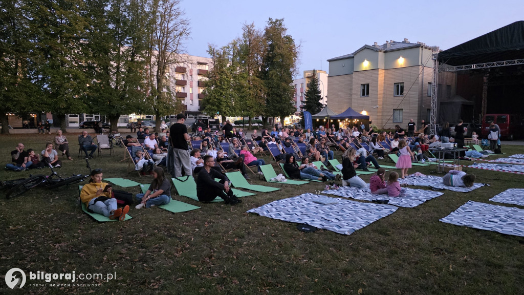 Niezapomniane wieczory pod chmurką: Kino plenerowe w Biłgoraju