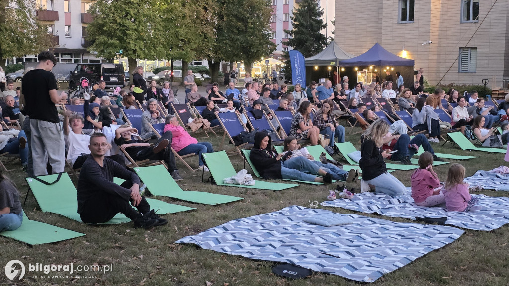 Niezapomniane wieczory pod chmurką: Kino plenerowe w Biłgoraju