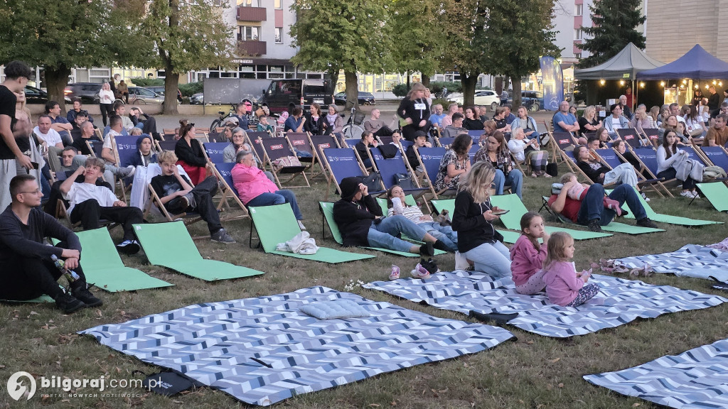 Niezapomniane wieczory pod chmurką: Kino plenerowe w Biłgoraju