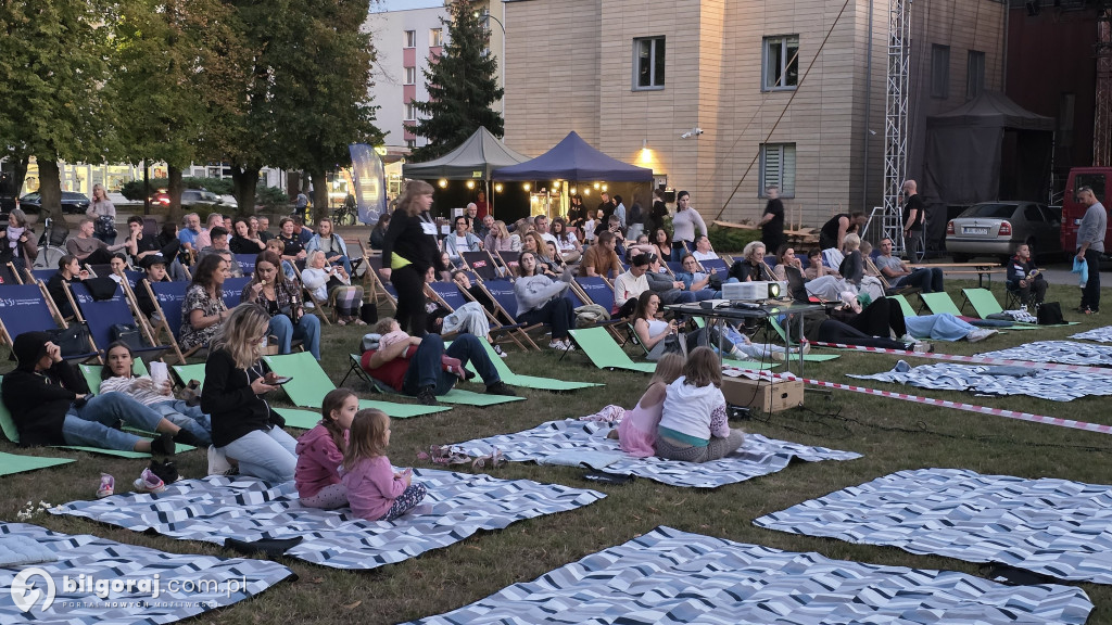 Niezapomniane wieczory pod chmurką: Kino plenerowe w Biłgoraju