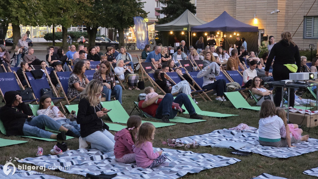 Niezapomniane wieczory pod chmurką: Kino plenerowe w Biłgoraju