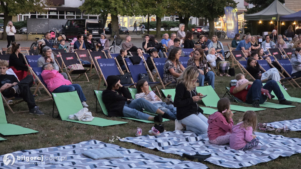Niezapomniane wieczory pod chmurką: Kino plenerowe w Biłgoraju