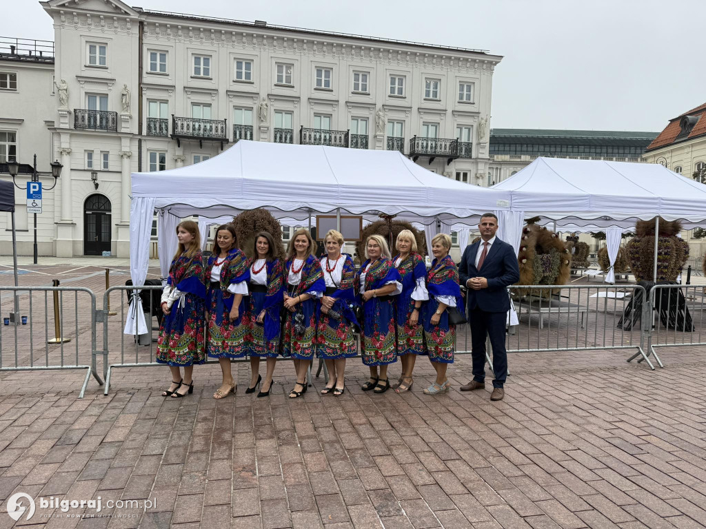 Bartłomiej Świtała i KGW z Luchowa Dolnego na Dożynkach Prezydenckich