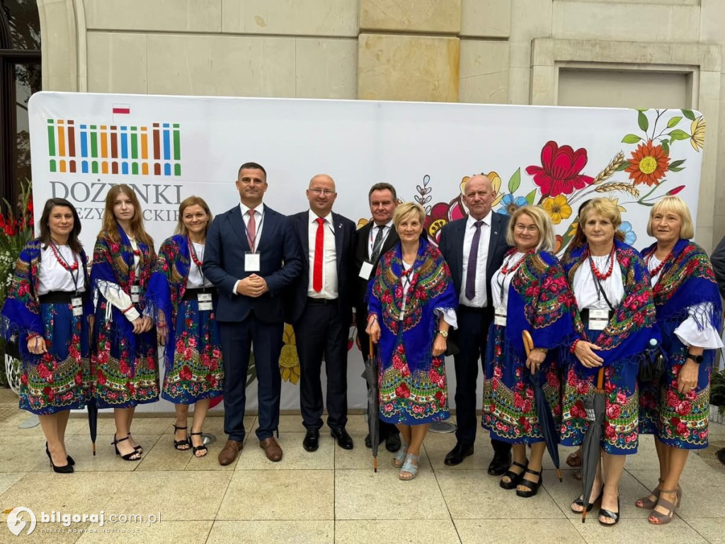 Bartłomiej Świtała i KGW z Luchowa Dolnego na Dożynkach Prezydenckich