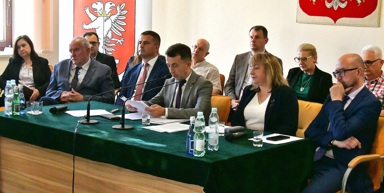 Konferencja w odpowiedzi na konferencję. Starosta: zarzuty wójtów i burmistrzów bezpodstawne