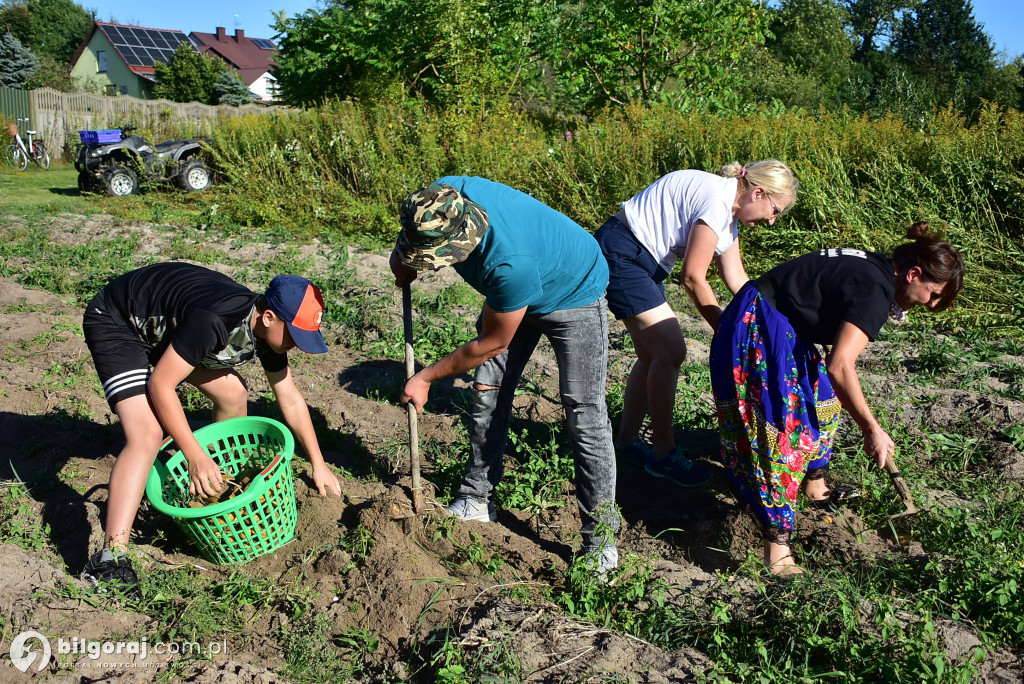 Kartoflaki w Dereźni: Tradycja, zabawa i integracja pokoleń