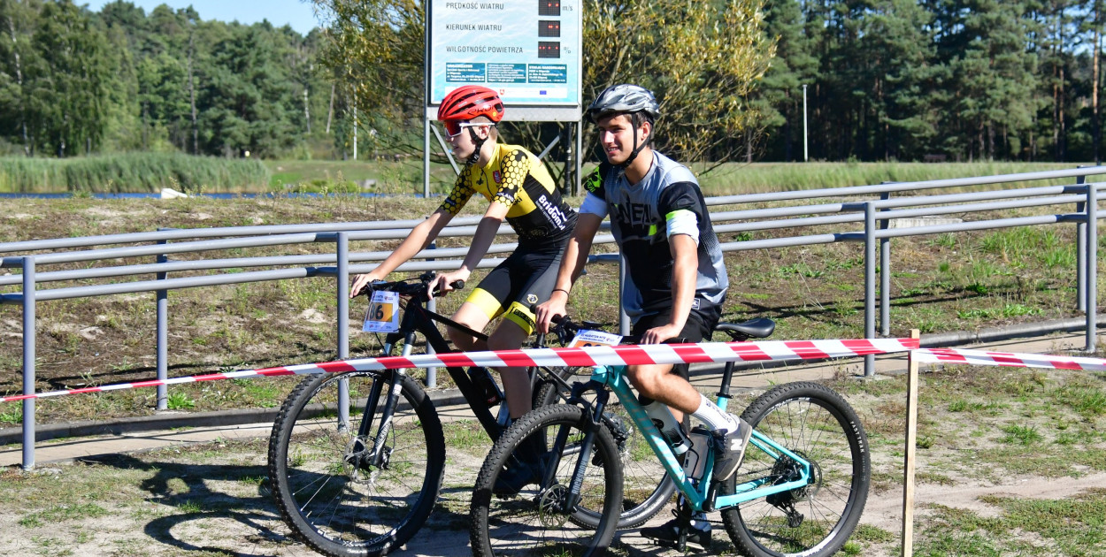 Zawody rowerowe nad Zalewem Bojary