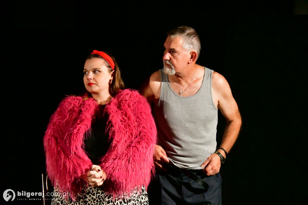 Wieczór z teatrem amatorskim: premiera Bożeny Kupis-Kucharskiej w Biłgoraju