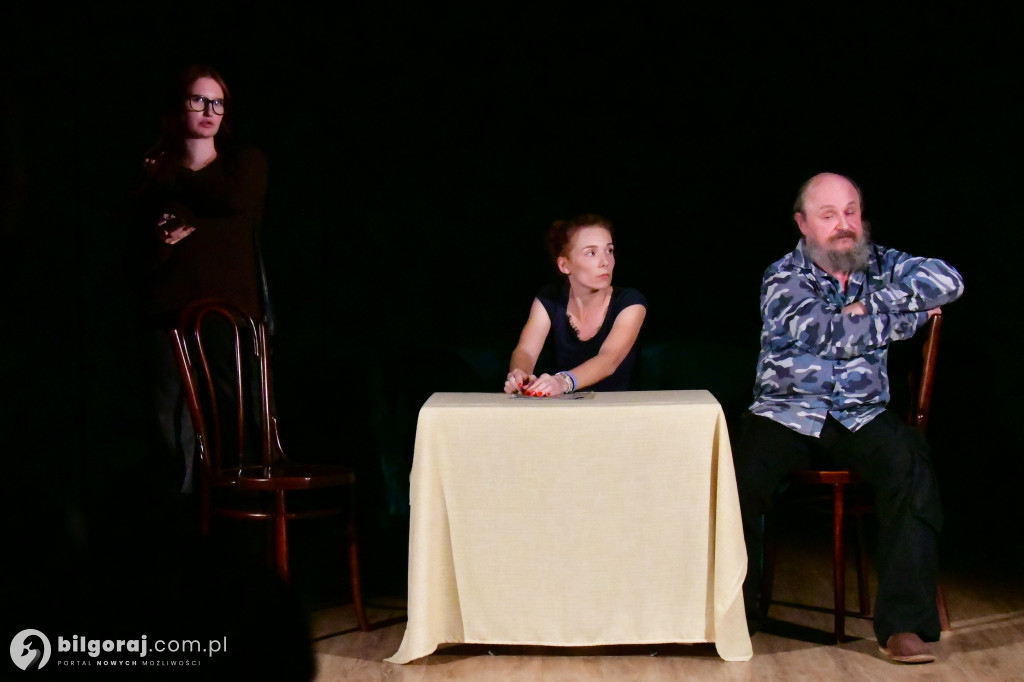 Wieczór z teatrem amatorskim: premiera Bożeny Kupis-Kucharskiej w Biłgoraju