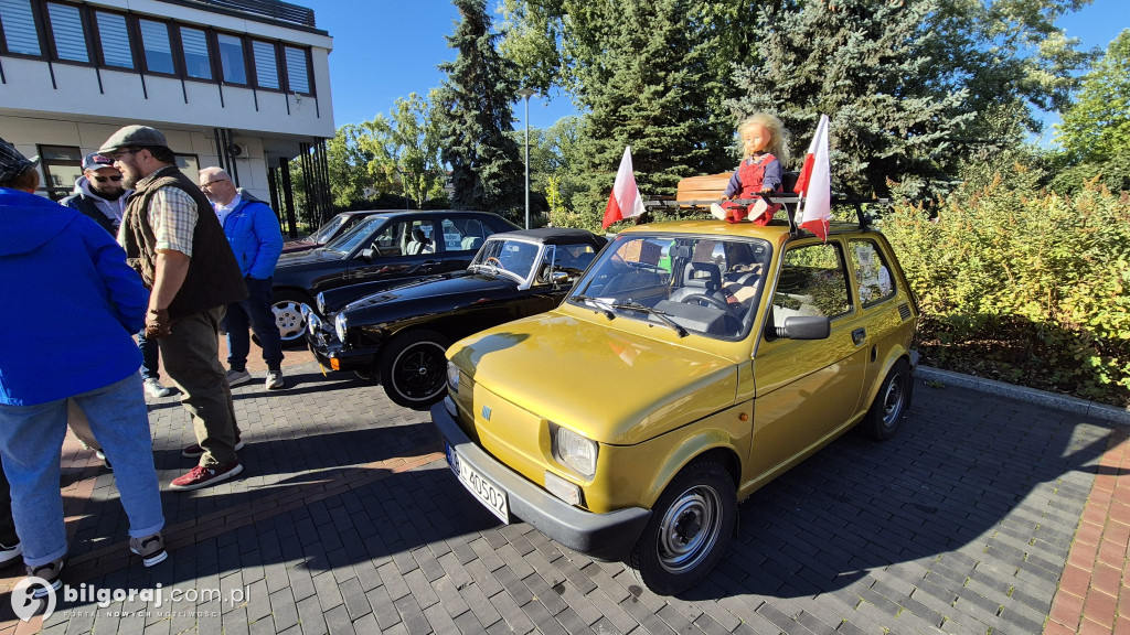 Klasykiem po Roztoczu. Rajd zabytkowych aut podbija Ziemię Biłgorajską