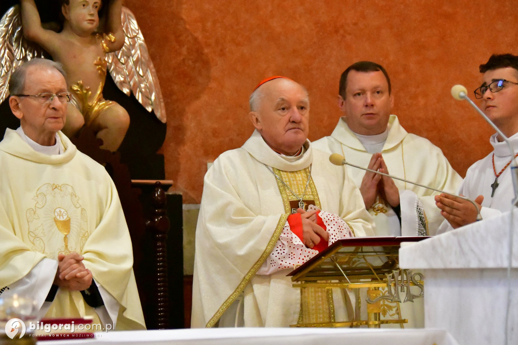 Relikwie bł. Stefana Wyszyńskiego w Goraju. Przywiózł je kardynał Nycz