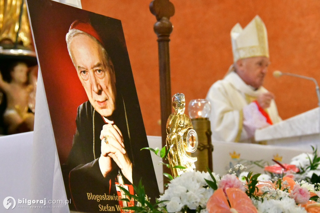 Relikwie bł. Stefana Wyszyńskiego w Goraju. Przywiózł je kardynał Nycz
