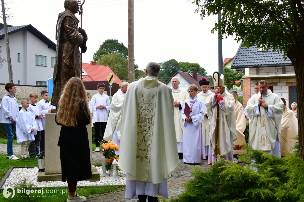 Relikwie bł. Stefana Wyszyńskiego w Goraju. Przywiózł je kardynał Nycz