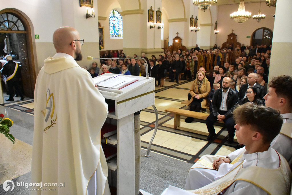 Wierni Biłgoraja na procesji. Kontynuacja XVIII-wiecznej tradycji franciszkańskiej