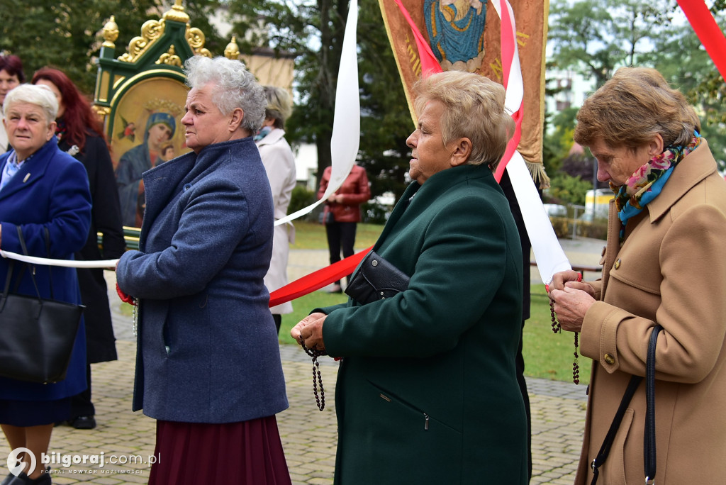 Wierni Biłgoraja na procesji. Kontynuacja XVIII-wiecznej tradycji franciszkańskiej