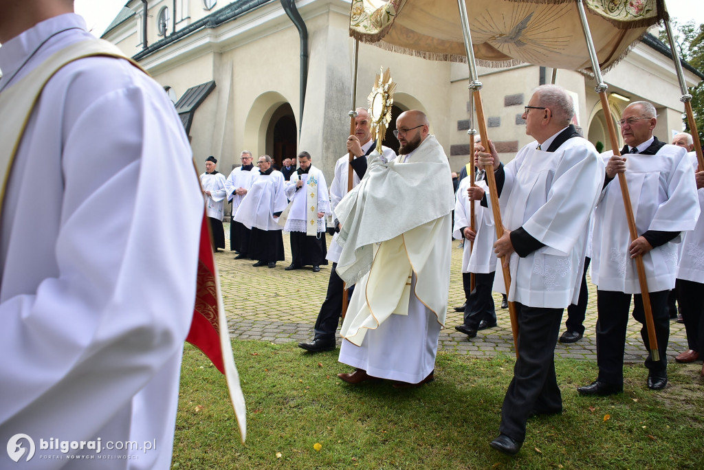 Wierni Biłgoraja na procesji. Kontynuacja XVIII-wiecznej tradycji franciszkańskiej