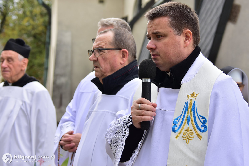 Wierni Biłgoraja na procesji. Kontynuacja XVIII-wiecznej tradycji franciszkańskiej
