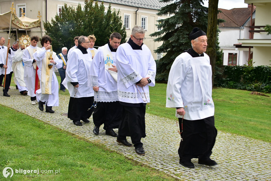 Wierni Biłgoraja na procesji. Kontynuacja XVIII-wiecznej tradycji franciszkańskiej