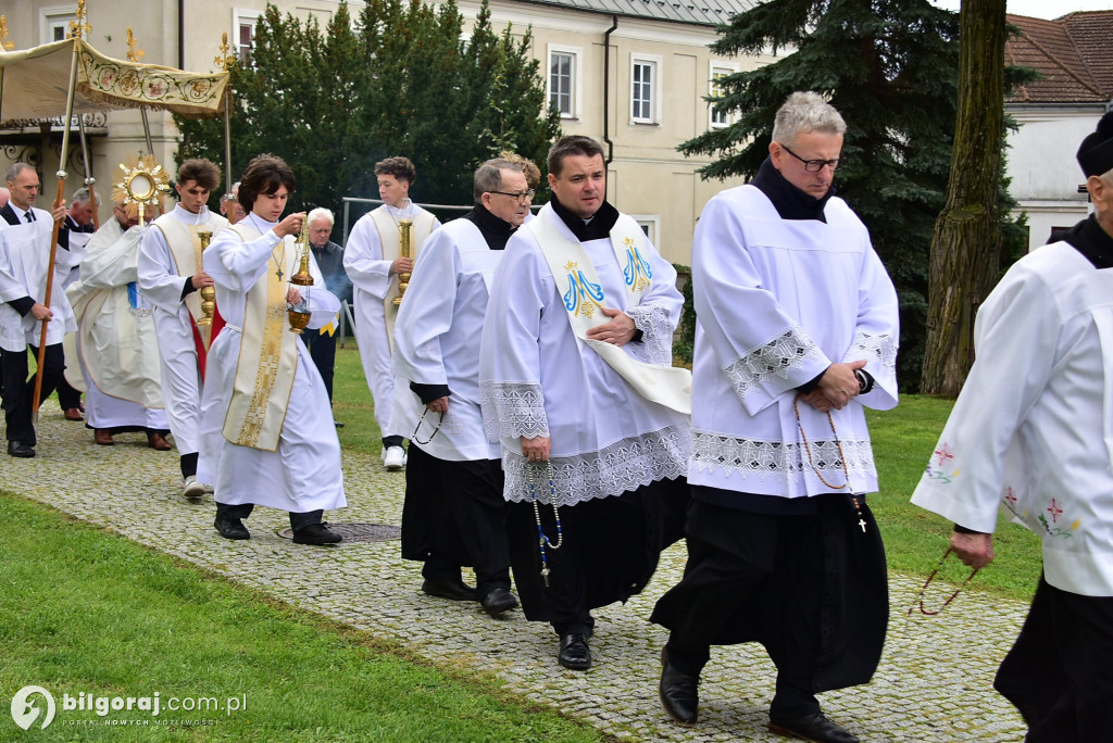 Wierni Biłgoraja na procesji. Kontynuacja XVIII-wiecznej tradycji franciszkańskiej