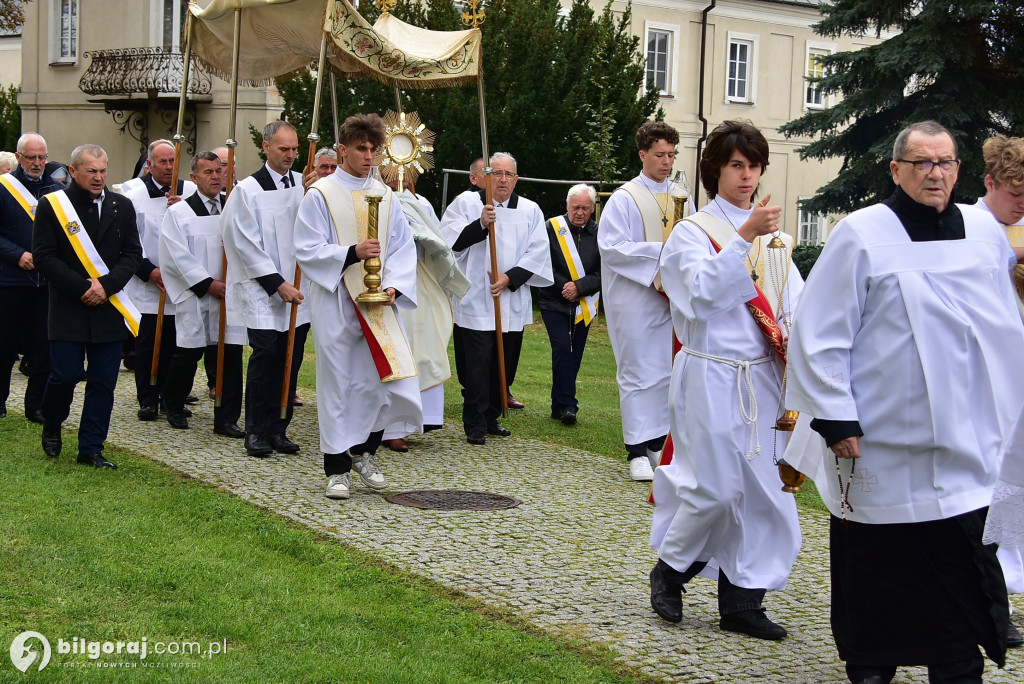 Wierni Biłgoraja na procesji. Kontynuacja XVIII-wiecznej tradycji franciszkańskiej