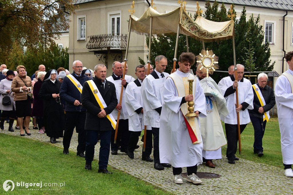Wierni Biłgoraja na procesji. Kontynuacja XVIII-wiecznej tradycji franciszkańskiej