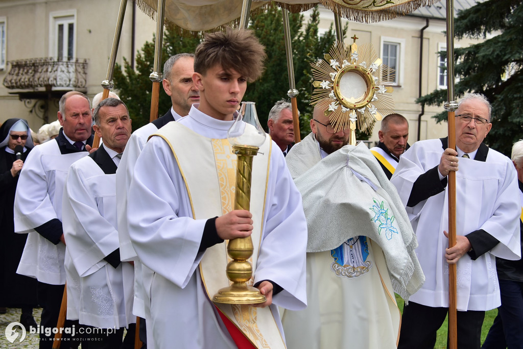 Wierni Biłgoraja na procesji. Kontynuacja XVIII-wiecznej tradycji franciszkańskiej