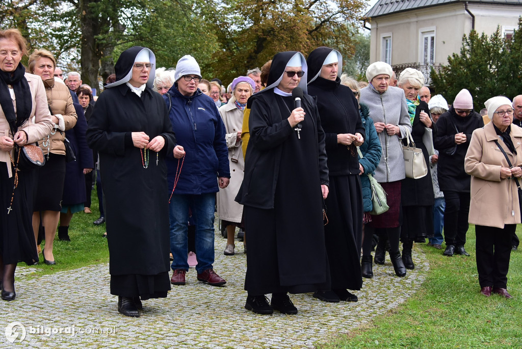 Wierni Biłgoraja na procesji. Kontynuacja XVIII-wiecznej tradycji franciszkańskiej