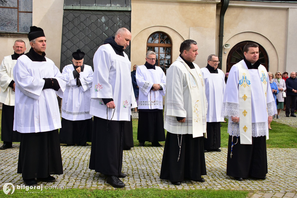 Wierni Biłgoraja na procesji. Kontynuacja XVIII-wiecznej tradycji franciszkańskiej