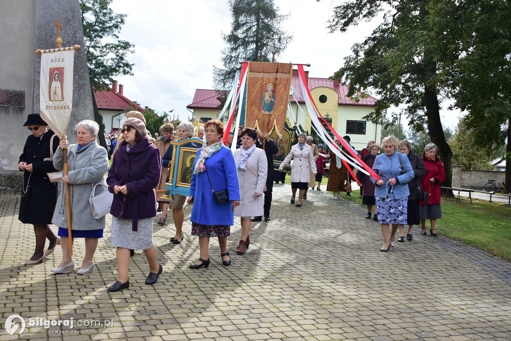 Wierni Biłgoraja na procesji. Kontynuacja XVIII-wiecznej tradycji franciszkańskiej