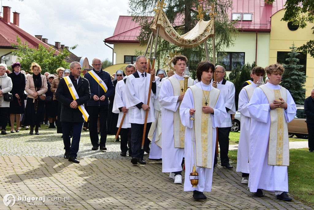 Wierni Biłgoraja na procesji. Kontynuacja XVIII-wiecznej tradycji franciszkańskiej