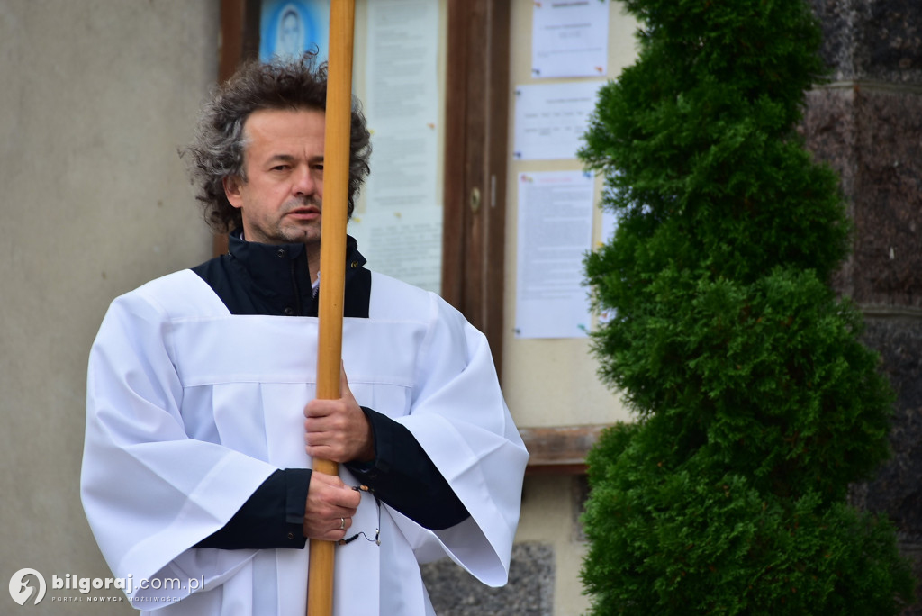 Wierni Biłgoraja na procesji. Kontynuacja XVIII-wiecznej tradycji franciszkańskiej