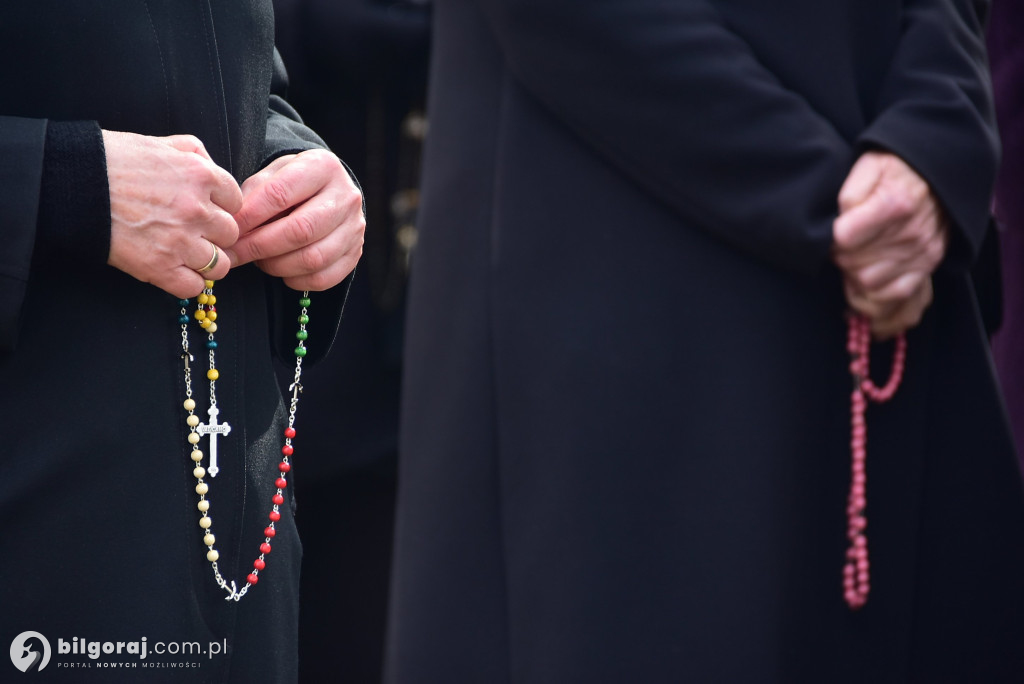 Wierni Biłgoraja na procesji. Kontynuacja XVIII-wiecznej tradycji franciszkańskiej