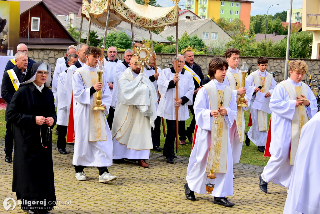 Wierni Biłgoraja na procesji. Kontynuacja XVIII-wiecznej tradycji franciszkańskiej