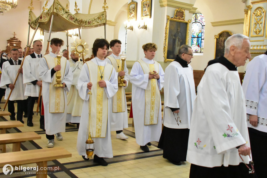 Wierni Biłgoraja na procesji. Kontynuacja XVIII-wiecznej tradycji franciszkańskiej