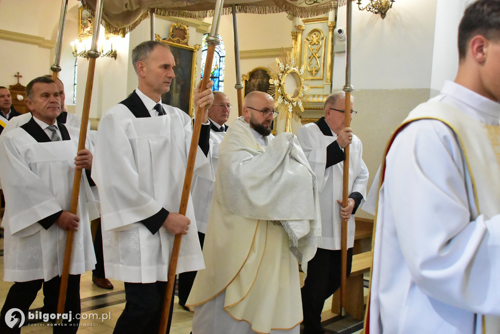 Wierni Biłgoraja na procesji. Kontynuacja XVIII-wiecznej tradycji franciszkańskiej