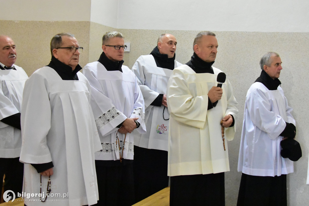 Wierni Biłgoraja na procesji. Kontynuacja XVIII-wiecznej tradycji franciszkańskiej