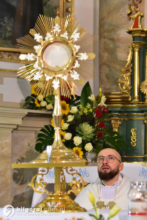 Wierni Biłgoraja na procesji. Kontynuacja XVIII-wiecznej tradycji franciszkańskiej